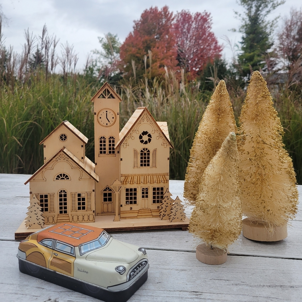 Holiday House & Car Vignette ~ Hallmark House NIB/NWT ~ Fossil Tin Car